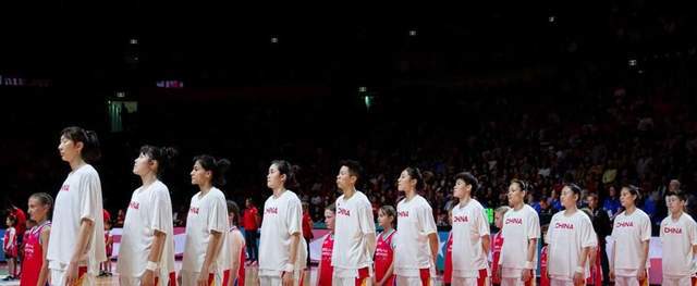 中国女篮姑娘们夺得亚军已经追平历史最佳成绩